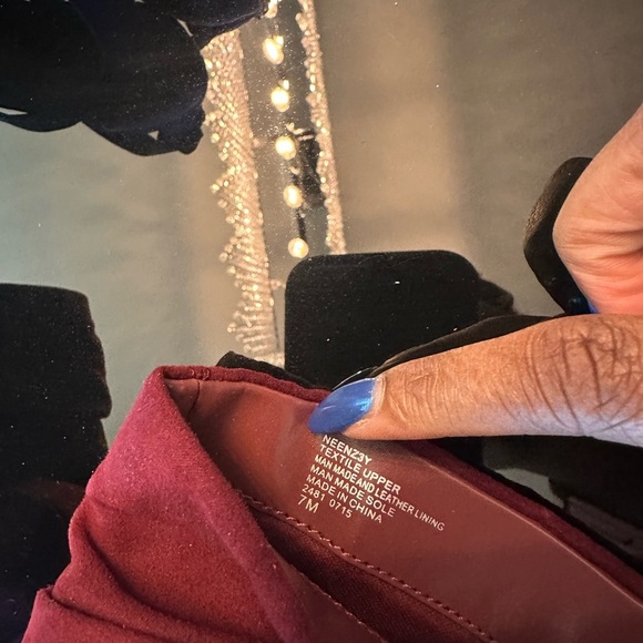 Elegant Red Women's Shoes - Picture 4 of 5